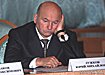 Семья пенсионеров хочет взыскать с Лужкова 700 тысяч рублей за летний смог